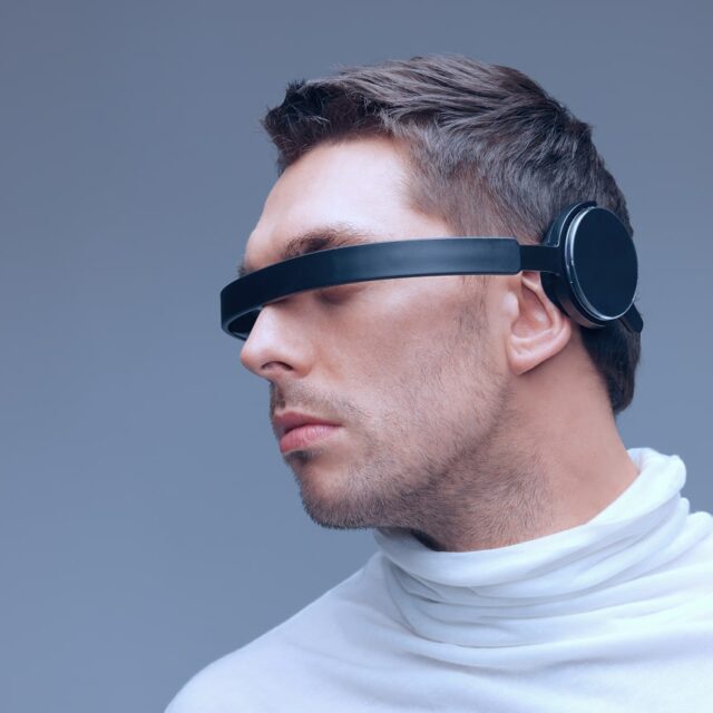 picture-handsome-man-with-futuristic-glasses 1-min
